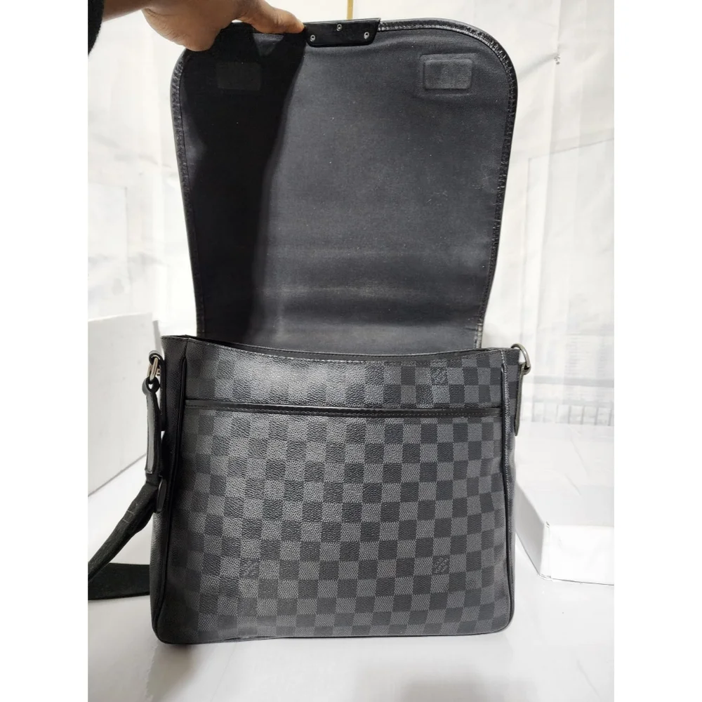 Louis Vuitton Damier Graphite Renzo Messenger Bag Grey/Black